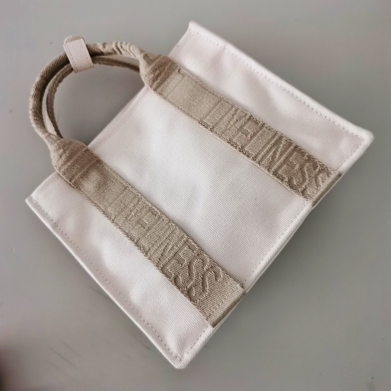 TÚI XÁCH ZARA MINI VẢI DÙ IN CHỮ MÀU TRẮNG KEM