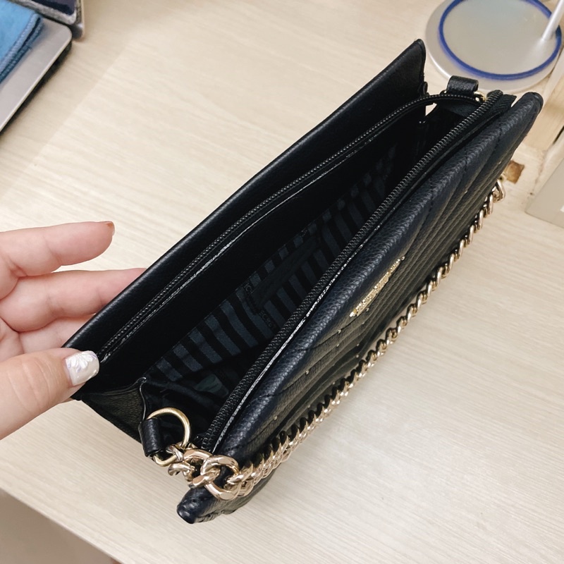 Thanh lý túi xách tay Vic.toria. Se.cret màu đen mới 99%