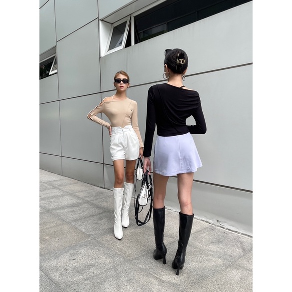 Daisy Top áo thun cổ tròn tay dài trễ vai ONhouse thiết kế cách điệu gài nút 1 bên tay