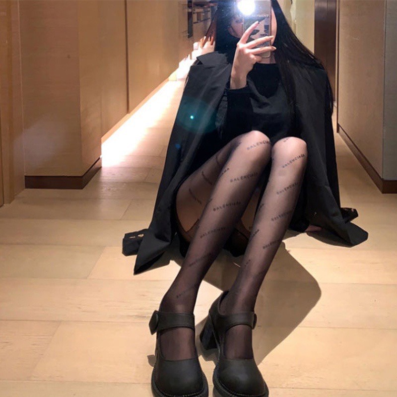 Quần tất đen chống xước mỏng mịn họa tiết chữ cá tính chất siêu đẹp T0053