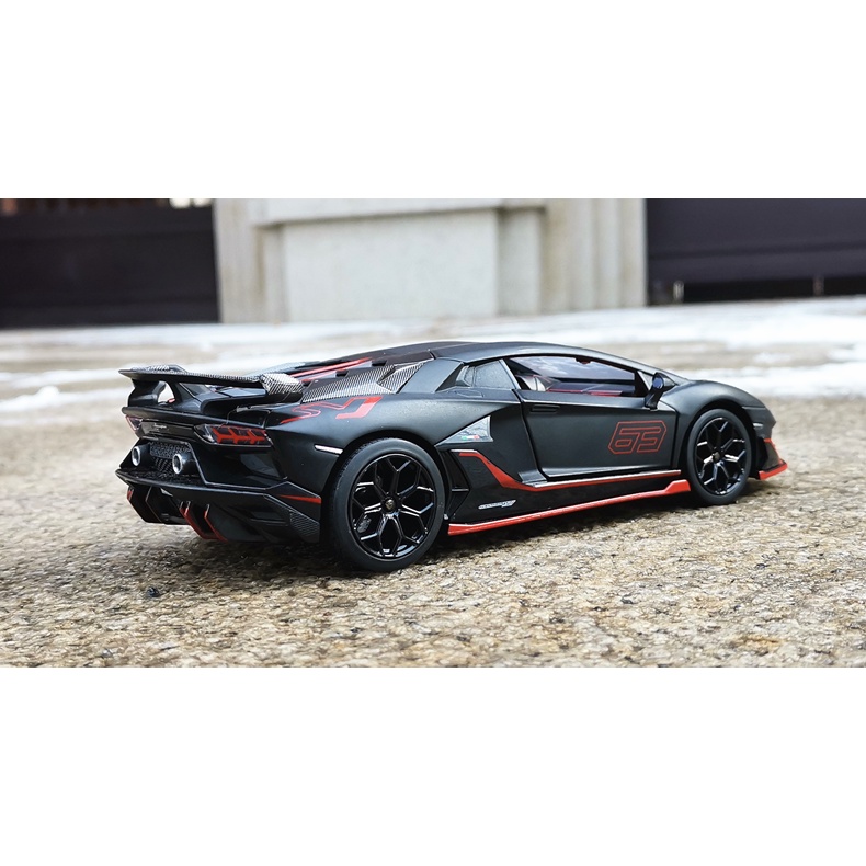Xe mô hình Lamborghini SVJ63 tỉ lệ 1:24