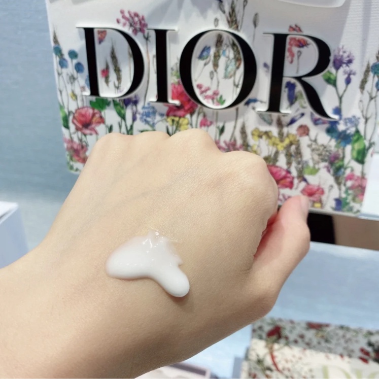 Lotion Dưỡng Thể Dưỡng Ẩm Da Dung Tích 200ml Thương Hiệu MISS Dior