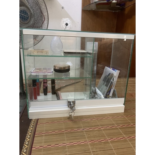 tủ kính mini để đồ makeup+tủ thuốc