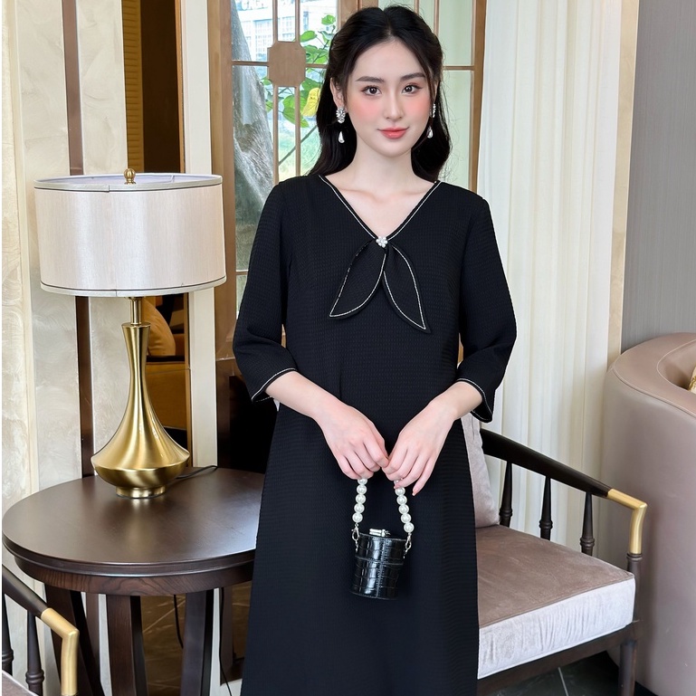 MEDYLA - Đầm bầu dự tiệc thu đông thiết kế 2 lớp đen xốp lót lụa vạt cổ viền trắng cho bầu đi chơi, du lịch - VS1141