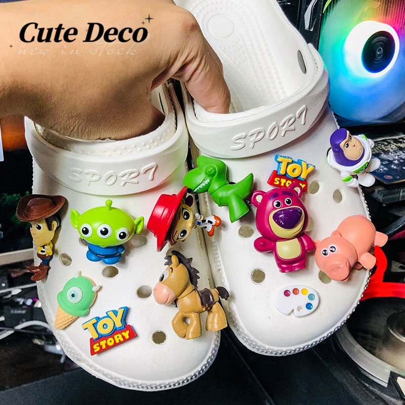 [Deco] Giày Crocs Bằng Lông Nhung Linabel (19 Loại) Tự Làm Thủ Công Hình Gấu / Mèo Winnie Dễ Thương