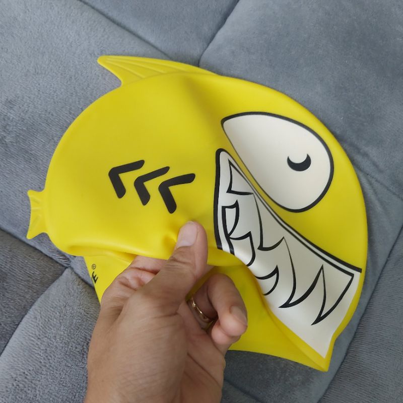 Mũ bơi sillicon con cá có vây và đuôi ngộ nghĩnh cho bé