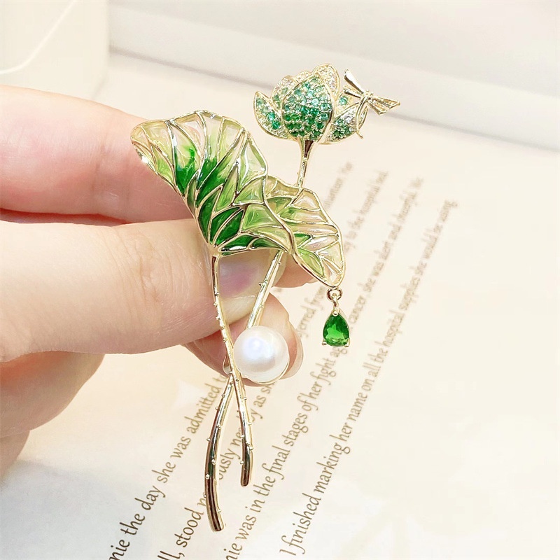 Trâm Cài Áo Hình Hoa Sen Đính Ngọc Trai Zircon Thời Trang