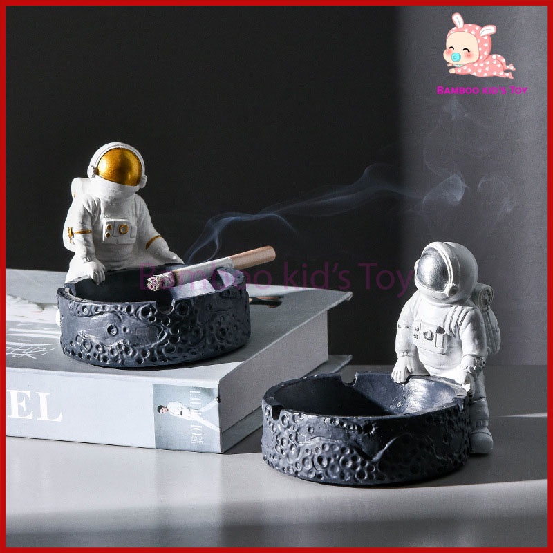 Gạt tàn thuốc lá phi hành gia để bàn siêu chất