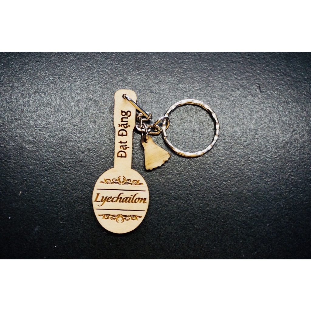 Móc Khóa Hình Vợt Cầu Lông Gỗ 2 mặt - Có Khắc Tên