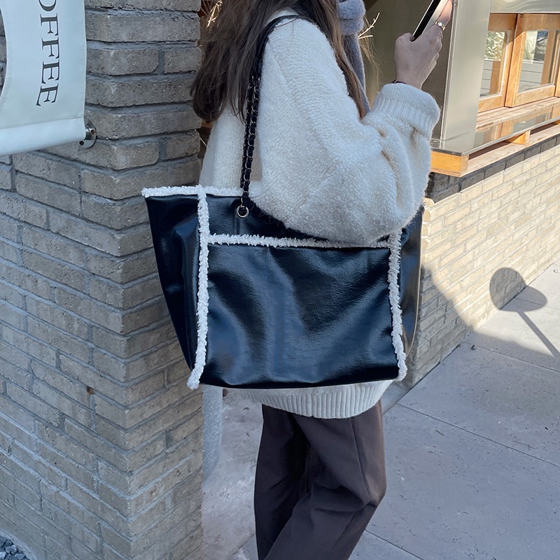 Túi Đeo Vai Bằng Len Cừu Phối Dây Xích Dễ Phối Đồ Thời Trang Phong Cách Hàn Quốc Dành Cho Bạn Nữ
