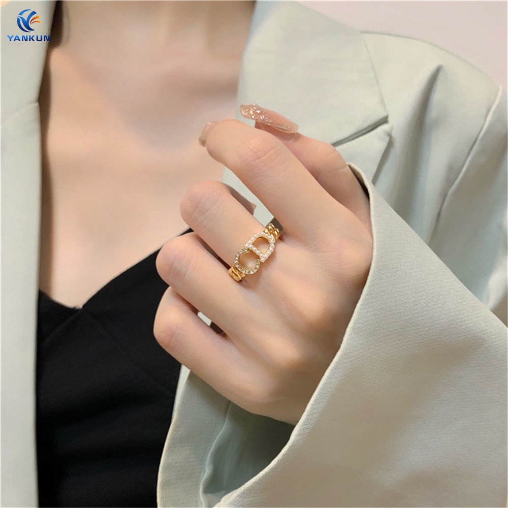 Nhẫn Đeo Tay Khắc Chữ CD Đính Ngọc Trai Kim Cương Nhân Tạo Cao Cấp Dành Cho Nữ