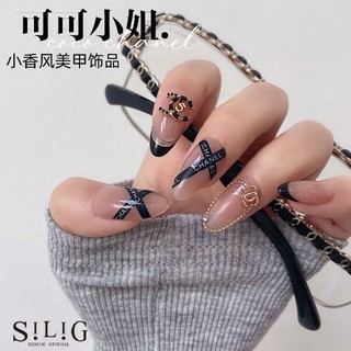 charm nail gắn móng tay chanel nail