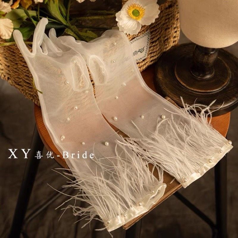 Báo tay cô dâu viền lông đính ngọc