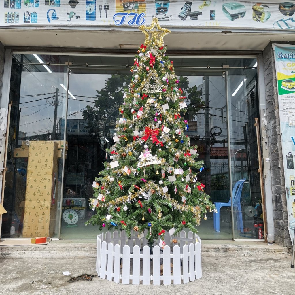 Cây thông noel 2m1, 2m4 đầu tròn trang trí phòng khách, phòng ngủ, ngoài trời đầy đủ phụ kiện mùa giáng sinh (Hình Thật)