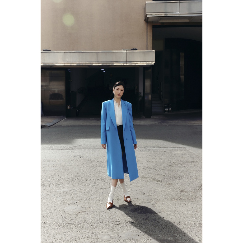 Áo choàng khoác nữ dáng dài ÀTOUS ALEXA phối màu xanh chất vải twill dày dặn giữ ấm tốt thiết kế tối giản hiện đại