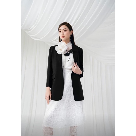 Cài áo hoa hồng trắng