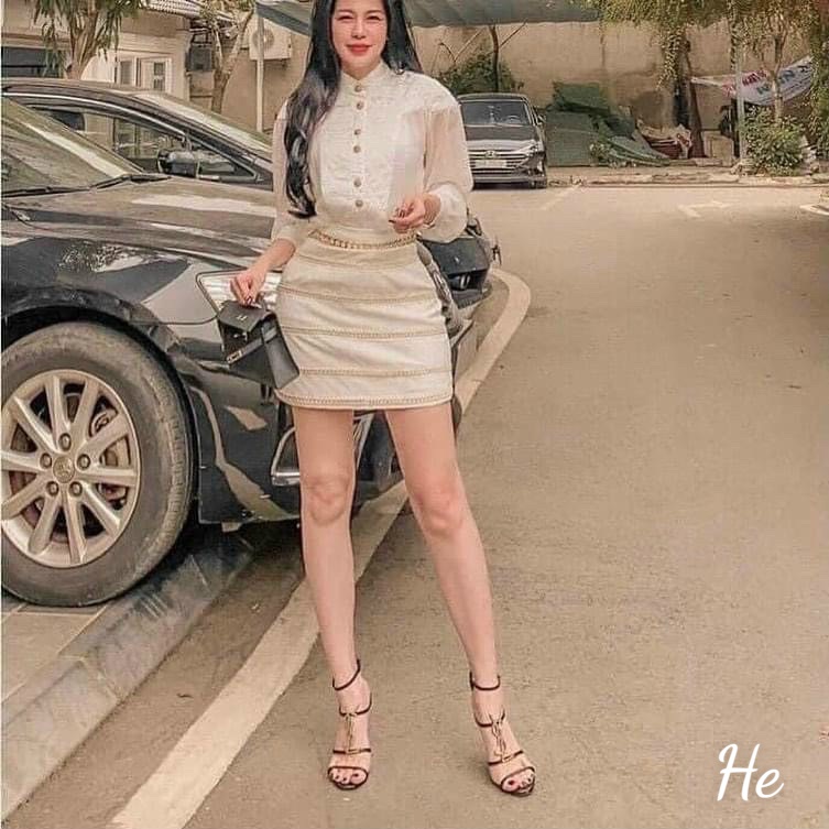 Sandal khoá tag vàng sẵn hàng cả 2 màu đen - trắng , dây mảnh lên chân sexy gót cao 10cm.