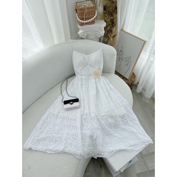 Đầm hai dây maxi ren trắng cài hoa đi dự tiệc/biển dáng dài sang trọng