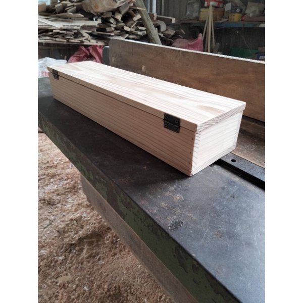 Hộp gỗ dài 38 cm rộng 10cm cao 7cm .
