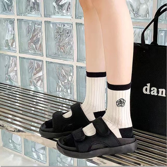 Tất Ống Lửng In Hoa Trà Màu Trắng Đen Thời Trang Mùa Thu Cho Nữ