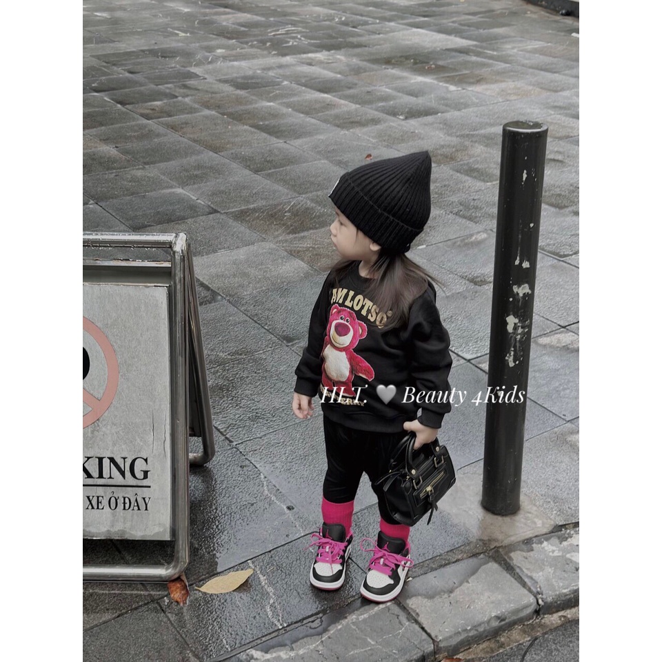 Áo nỉ đen gấu hồng kèm mũ bé gái