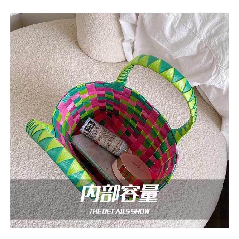 Có sẵn .Túi đan nhựa kèm móc khóa hoa size 16 Kimy store, có 6 màu.