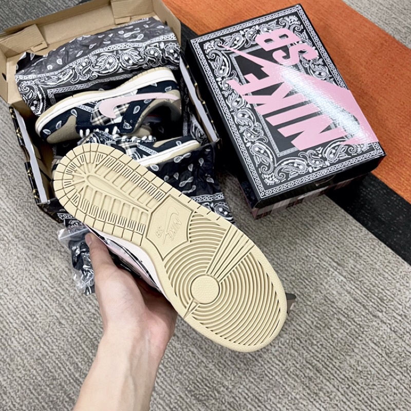 Giày SB low Travis Scott