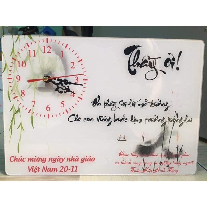 đồng hồ treo tường in hình ghi chữ theo yêu cầu