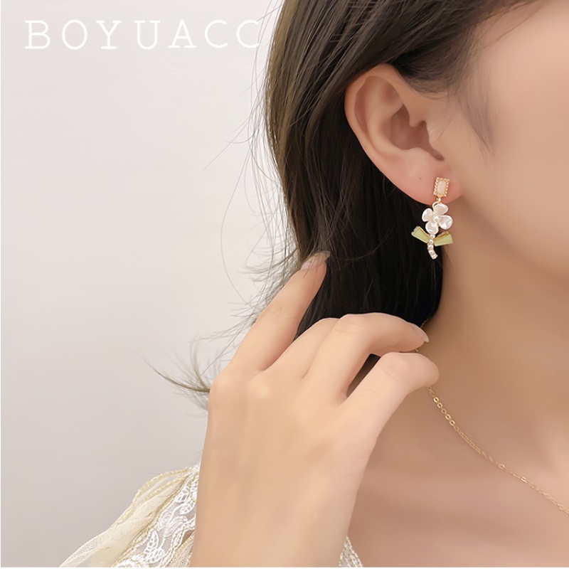 Đôi Bông Tai Hình Hoa Đính Ngọc Trai Thời Trang Cho Nữ