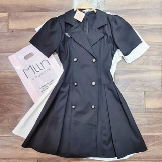 Váy cổ vest logo dập ly