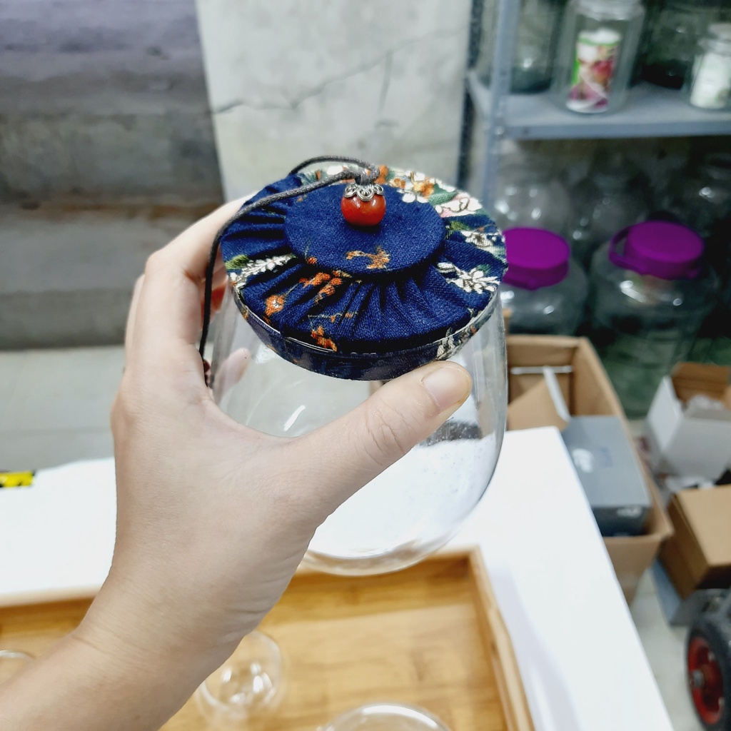 Hũ thủy tinh đựng trà hoa, bánh kẹo, đồ khô nắp vải (không chọn màu nắp)600g - HT3