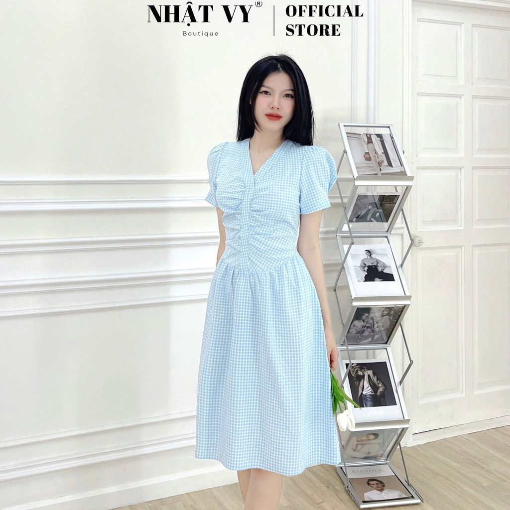 Đầm công sở Nhật Vy cổ V tay ngắn hoạ tiết caro nhí nhún ngực dáng xoè phù hợp đi chơi, dạo phố, cafe nhẹ nhàng - D2485