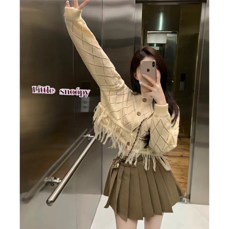 Áo Len Cardigan Nữ Dáng Croptop Tua Rua Cúc Giả Gỗ Cá Tính Mẫu 2022