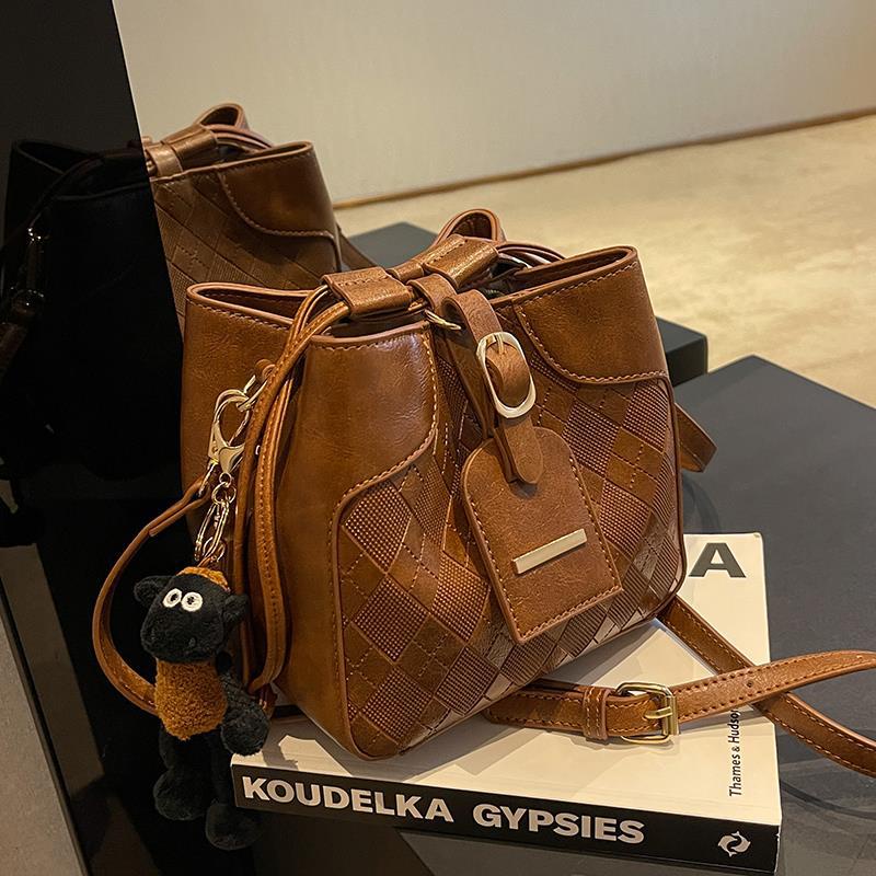 Ielgy Túi Đeo Chéo Nhỏ Phong Cách retro Chất Lượng Cao Kèm Mặt Dây Chuyền Dành Cho Nữ