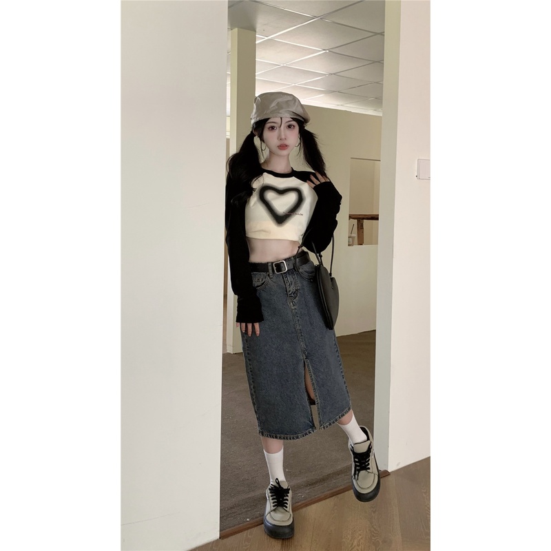 Áo Croptop Tay Dài Hoạ Tiết In Thiết Kế Cổ Tròn Quyến Rũ