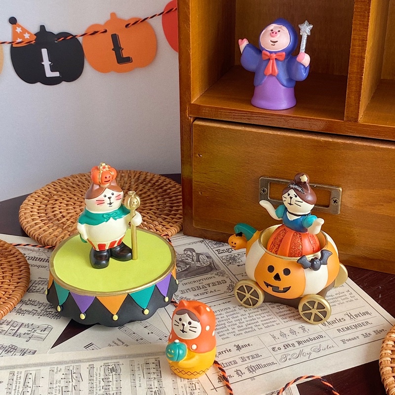 Mô hình mèo chủ đề Halloween 2022