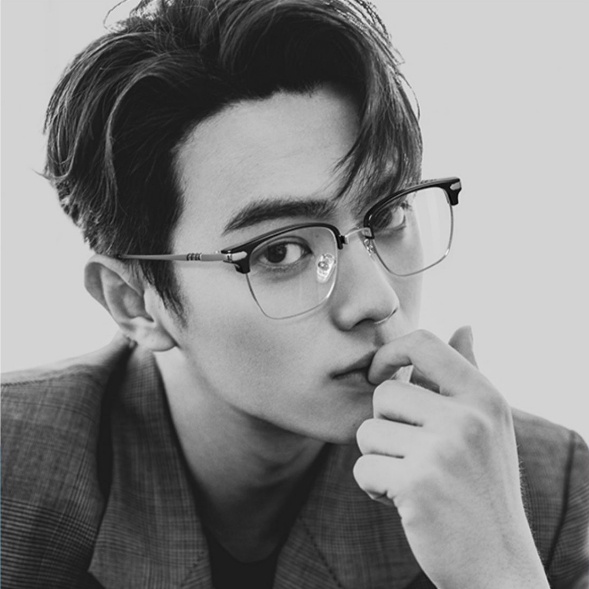 Mắt Kính Chống Ánh Sáng Xanh Phong Cách Doanh Nhân Thời Trang Mới 2022