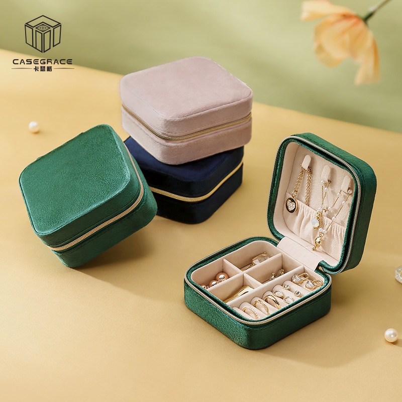 Hộp Đựng Trang Sức Du Lịch Cỡ Nhỏ Màu Ngọc Lục Bảo Chất Liệu Nhung Sang Trọng Tiện Dụng Cho Nữ
