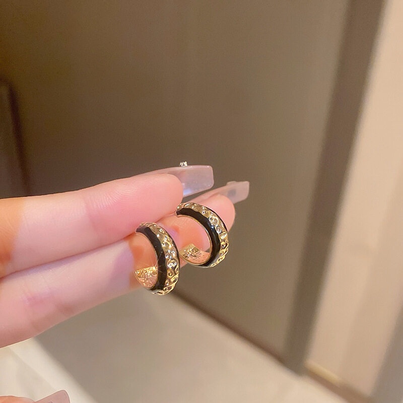 Bông Tai Chữ C Sang Trọng Dành Cho Nữ