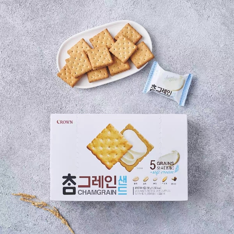 Bánh quy lúa mạch kẹp phô mai Crown 256g