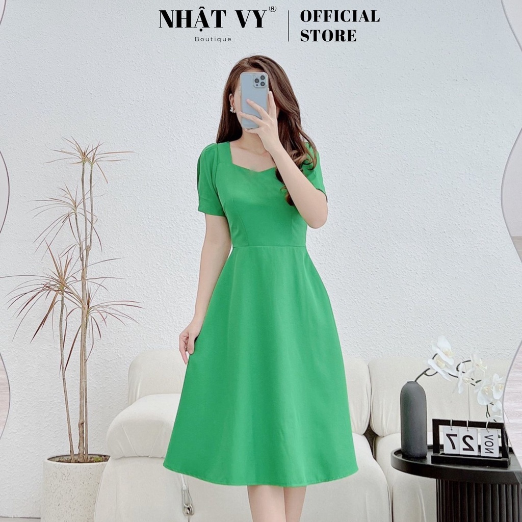 Đầm đi chơi Nhật Vy tay ngắn cổ vuông chiết eo dáng xoè đính cúc sau phối thắt nơ chất lụa phù hợp công sở cafe - D2584