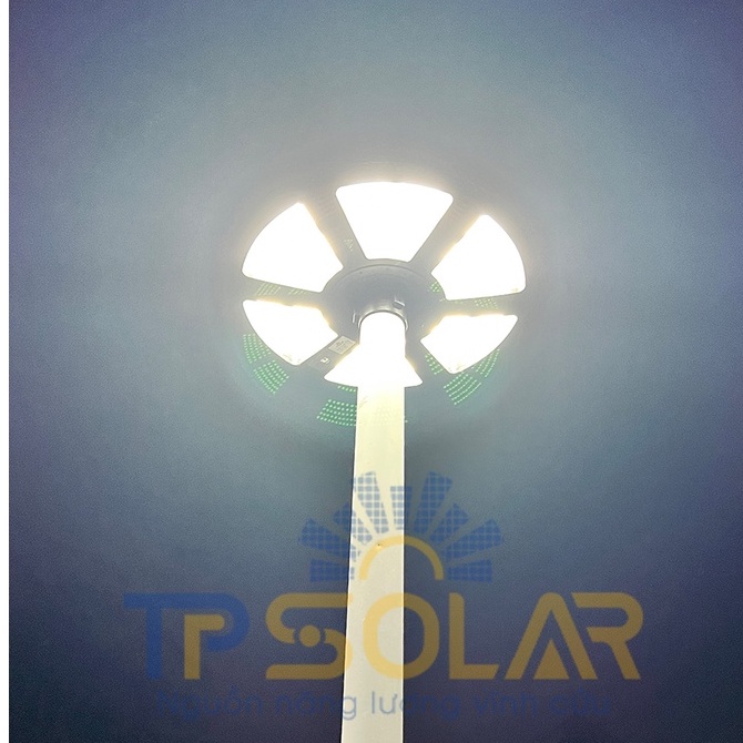 Đèn Sân Vườn Năng Lượng Mặt Trời  UFO TP Solar TP-U600N Công Suất Lớn,Chiếu Sáng 360 Độ Chống Nước IP65