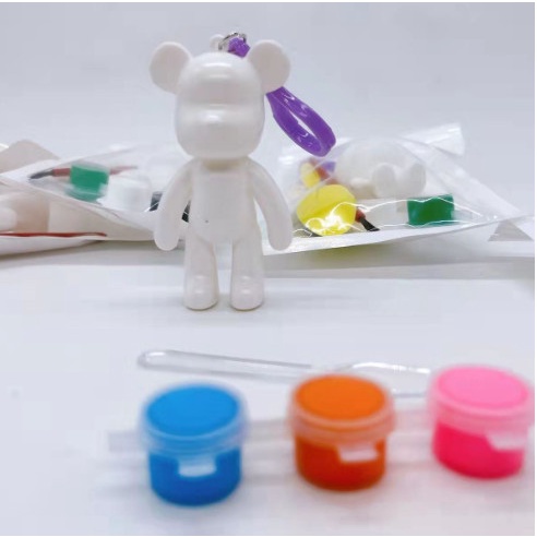 Móc khóa gấu bạo lực Bearbrick kèm màu tự tô cho bé