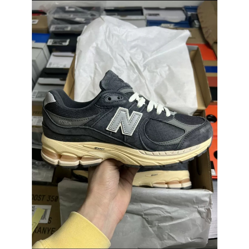 Giày New Balance NB2002R "Black Dark Grey"