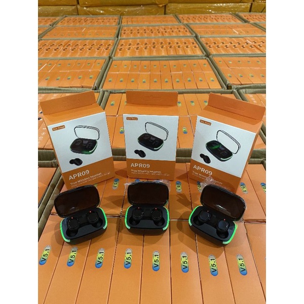 Tai nghe Bluetooth 5.1 APR09 cảm ứng, có đèn Led, mic đàm thoại.