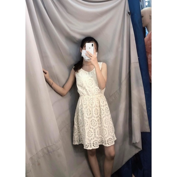 Đầm ren màu mỡ gà  2 kiểu trượt sang để xem mẫu