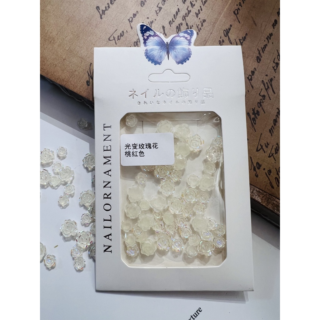 Sét charm hoa hồng màu trắng ngọc trai