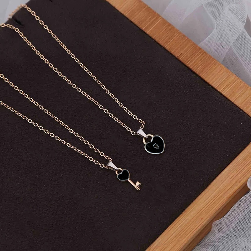 Bộ 2 Vòng Cổ Mặt Ổ Khóa / Trái Tim / Chìa Khóa Bằng Kim Loại Đơn Giản Thời Trang Cho Nữ