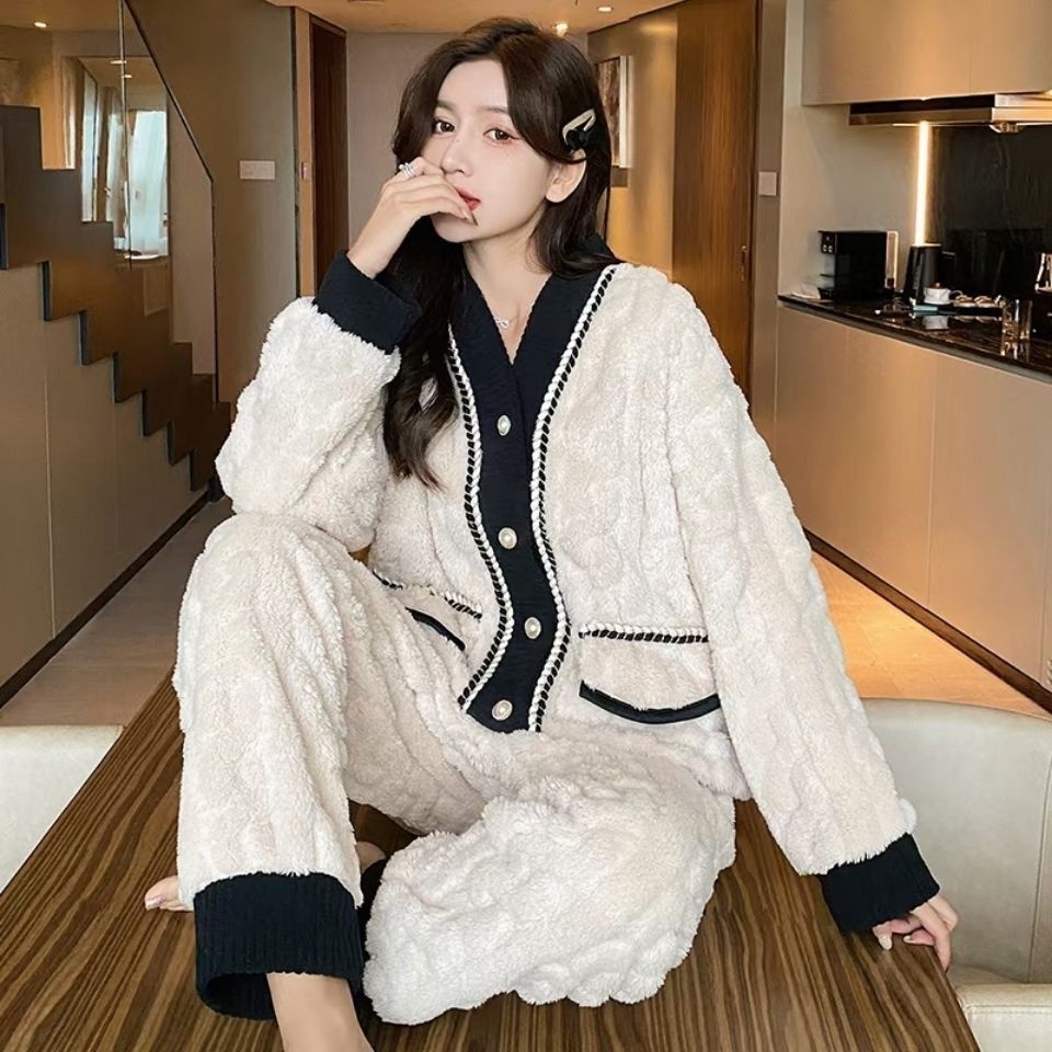 Bộ Đồ Ngủ Chất Nỉ Dày Dặn Phong Cách Mới 2022 Thời Trang Thu Đông Xinh Xắn Cho Nữ