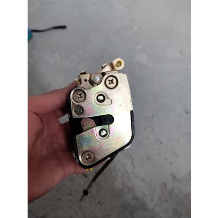 Sản phẩm gia đình làm: Ổ khóa cửa ngậm BJ1041 bên lái L